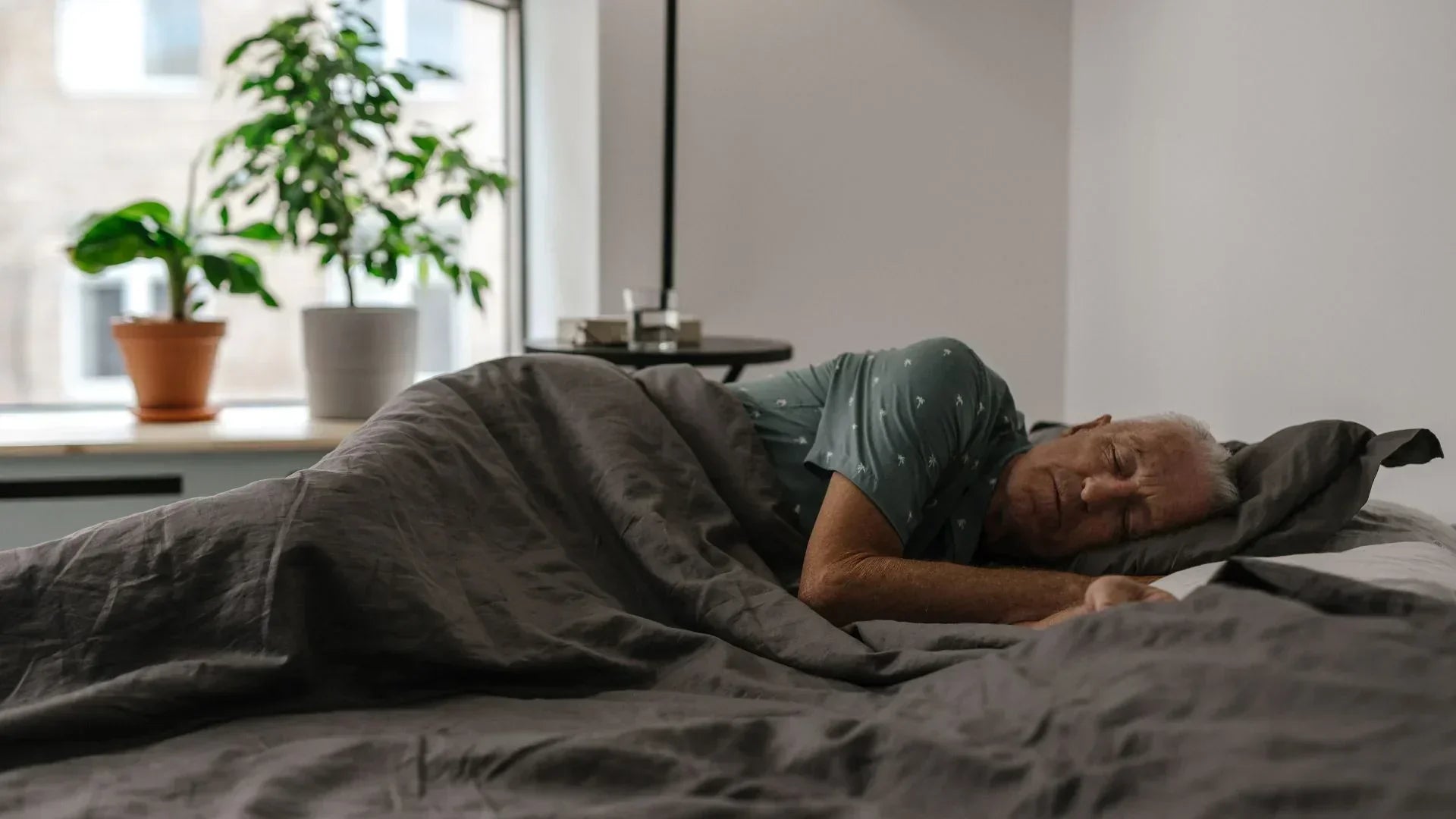 How to Relieve Hip Pain While Sleeping? - Florentine Gold